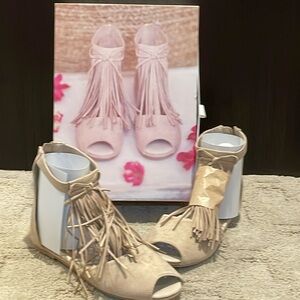 Joyfolie Reese in Bone youth size 5 sandal brand new in box
